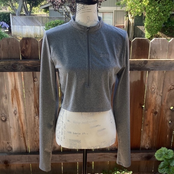 Sisters and Seekers Cropped Long Sleeved Workout Top Size Large - Picture 1 of 5